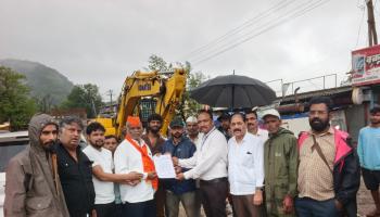 मळवली रस्ता दुरुस्तीसाठीचे सचिन रगडे यांचे आमरण उपोषण मागे; रेल्वे प्रशासन व सार्वजनिक बांधकाम विभागाकडून मागण्या पूर्ण करण्याचे आश्वासन