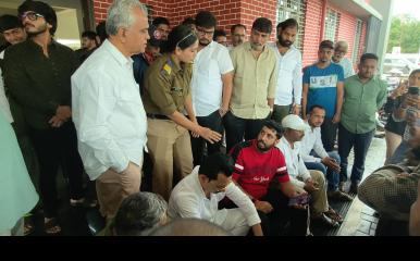 ठोंबरेवाडी लोणावळा येथील बंगल्यातील माळ्यातला घराबाहेर काढण्यासाठी बाऊन्सरचा वापर; नगराध्यक्ष व नगरसेवकांचा सकाळपासून पोलीस ठाण्यात ठिय्या तरी गुन्हा दाखल करण्यास पोलिसांची टाळाटाळ 
