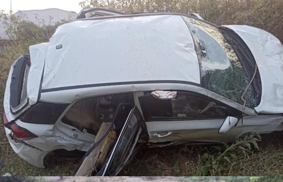 Lonavala Accident News | जुन्या मुंबई पुणे महामार्गावर भरधाव कार वळणावर उलटली; दोन जणांचा मृत्यू तर 3 जण जखमी