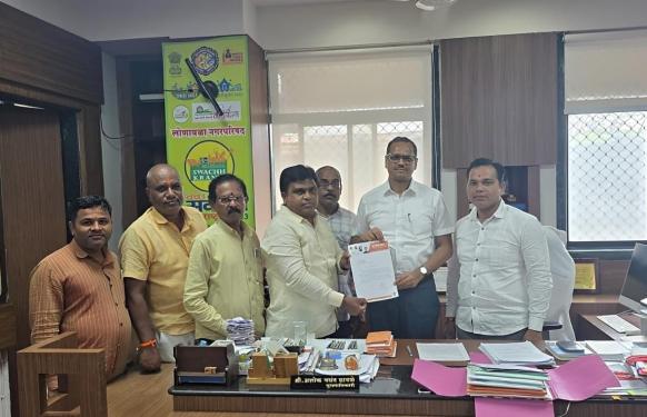 गणेशोत्सवापूर्वी लोणावळ्यातील खड्डे, कचरा व पथदिव्यांच्या समस्या सोडवा - लोणावळा शहर शिवसेनेची प्रशासनाकडे मागणी